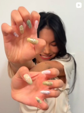 Tuya nail art